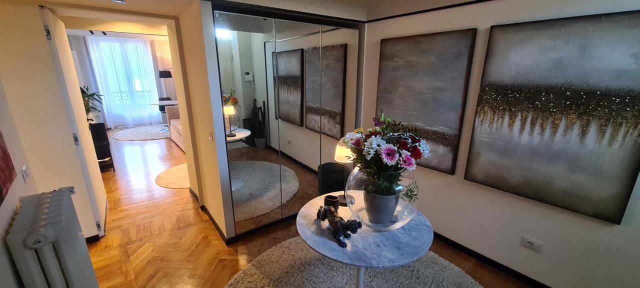 Exclusive Top Floor 2-bedroom Flat * Mailand
